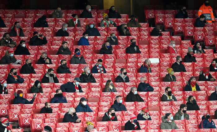 Social distanced fans at Emirates