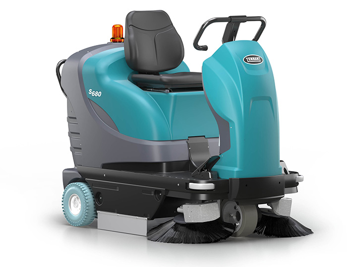 Tennant S680 Ride-On Sweeper