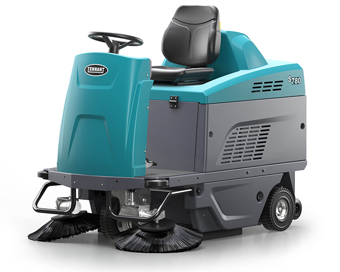 Tennant S780 Ride-On Sweeper