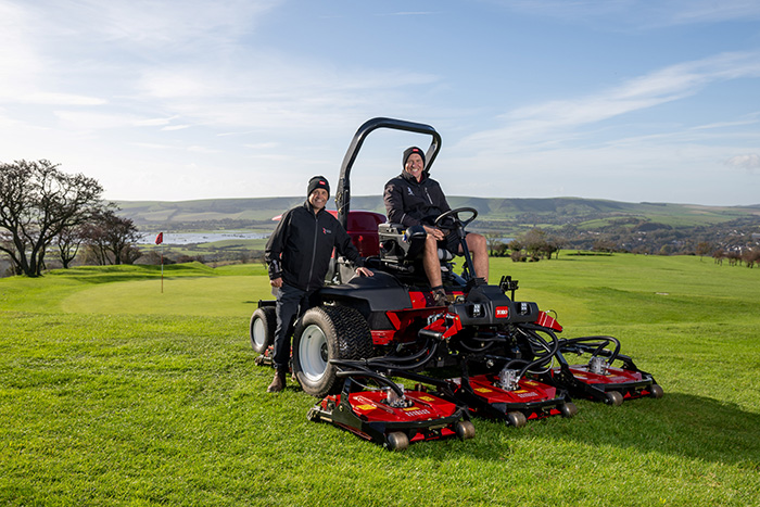 Reesink’s Peter Cornwall (left) and Lewes Golf Club course manager, Tim Brewster (right), with the club’s new Toro Groundsmaster 4500‑D