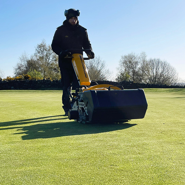 Infinicut FL22 in work at cutting the greens at Stanedge Golf Club