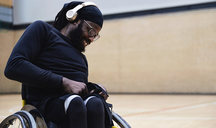 A guy playing wheelchair basketball